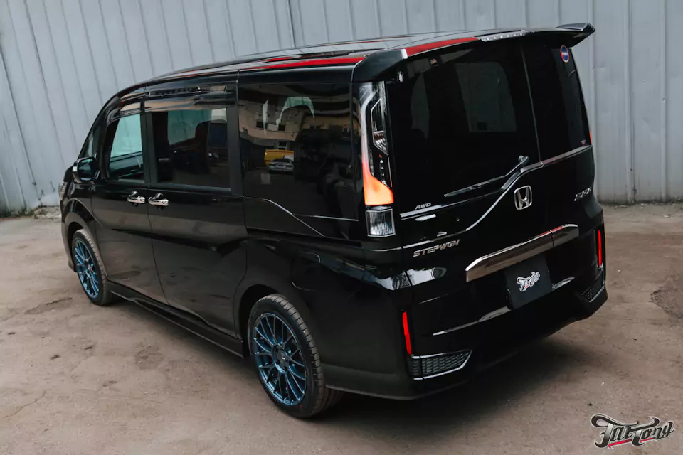 Забронировали Honda Stepwgn прозрачным глянцевым полиуретаном